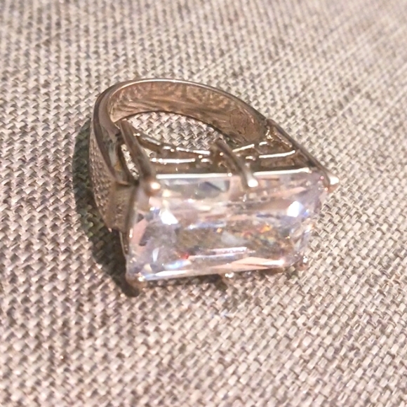 Jewelry - Huge Clear Dazzling Crystal Filigree Silver-plated Ring - Pre-loved (Sz 7)